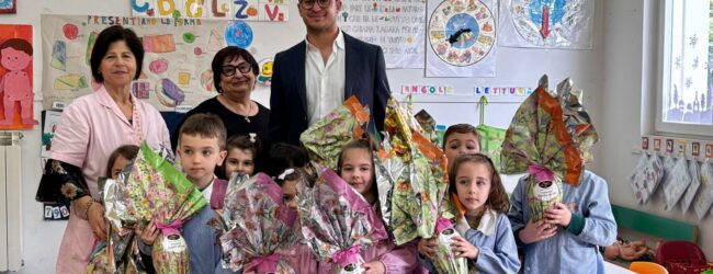 Castelvenere: un uovo in dono a tutti gli alunni auspicando la pace nel mondo