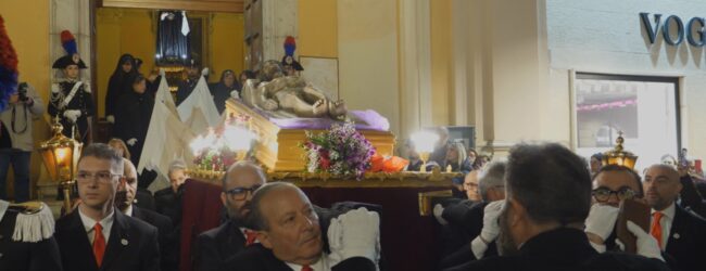 Benevento: 200 anni di tradizione, la processione del “Cristo Morto”
