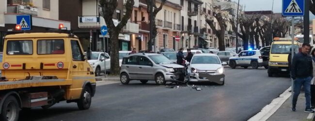 Incidente lungo viale Spinelli tra due auto,nessun ferito