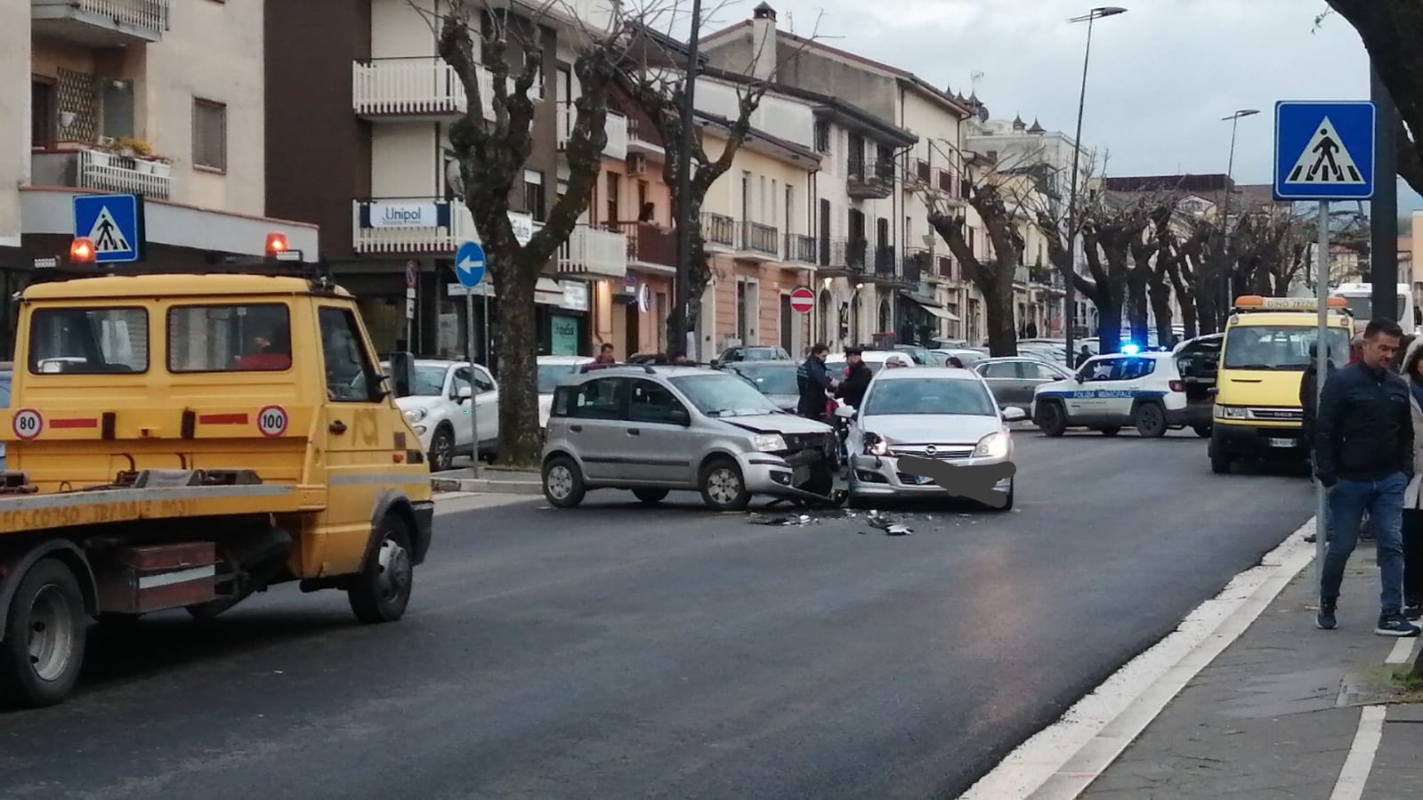 Incidente lungo viale Spinelli tra due auto,nessun ferito