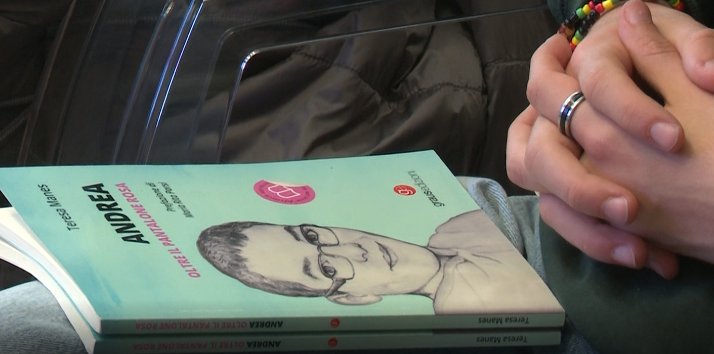 “Andrea. Oltre il pantalone rosa” nel racconto della madre: incontro all’ITI Lucarelli