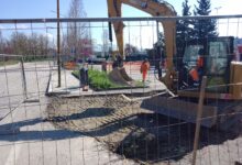 Via Mustilli, ora pensiline e panchine ma i marciapiede restano dissestati