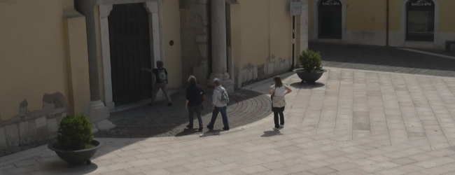 Santa Sofia chiusa, viaggiatori fuori dalla porta
