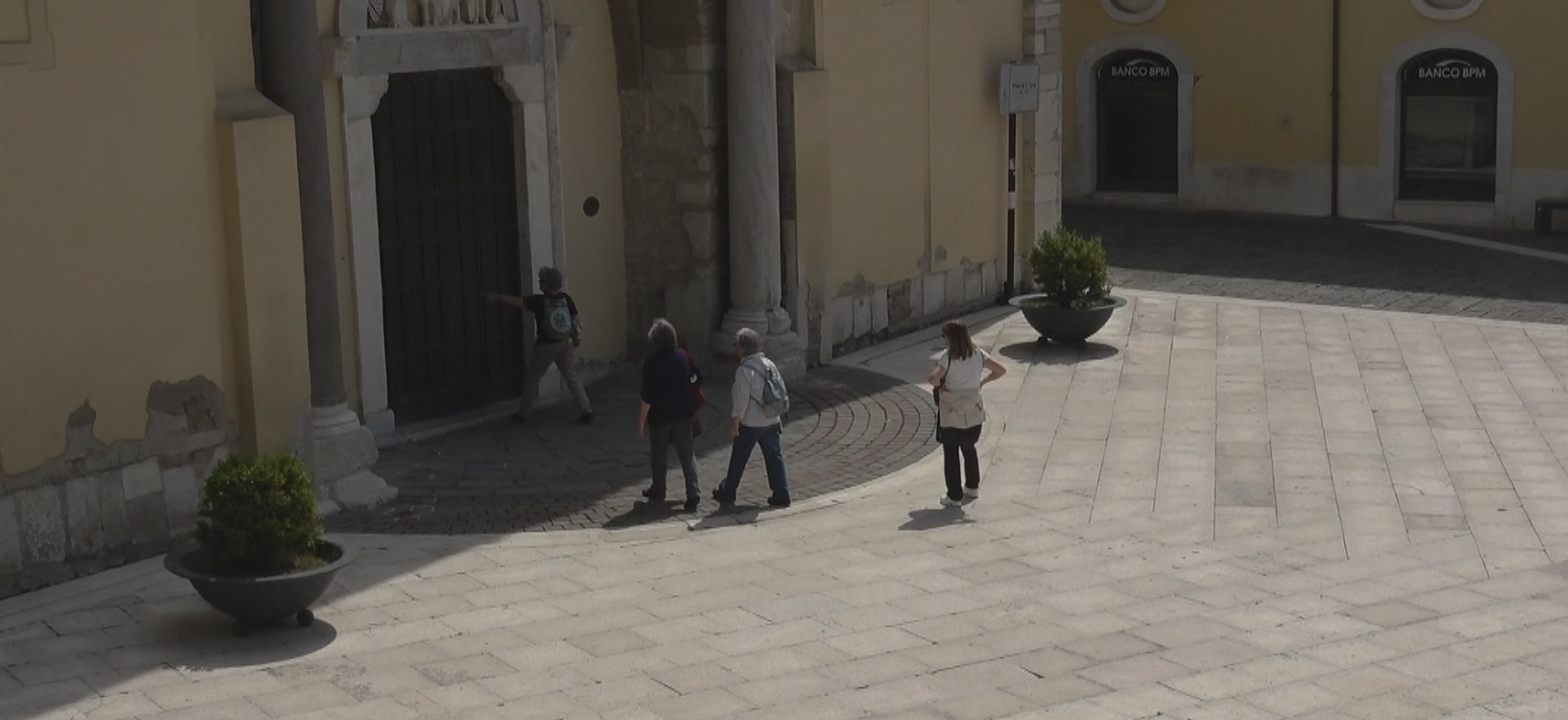Santa Sofia chiusa, viaggiatori fuori dalla porta