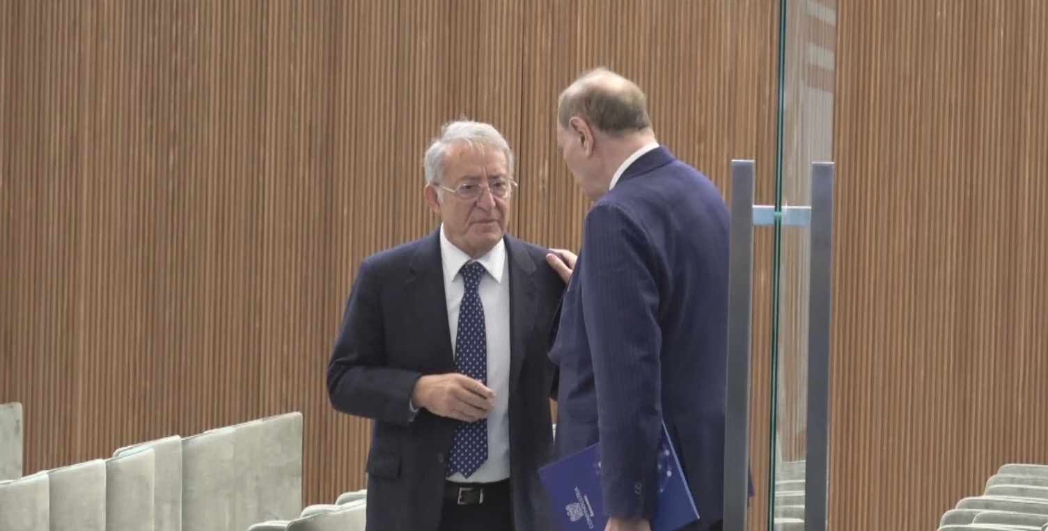 Colloquio tra il sindaco Mastella e il presidente Vigorito: cento abbonamenti in regalo per gli studenti della città 