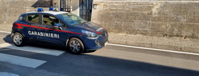 Auto incendiate e bomba artigianale: arrestato 40enne a Solofra