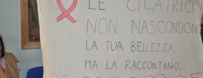 Fiaccolata “Una luce per la vita”, la Rocca dei Rettori si illumina di rosa