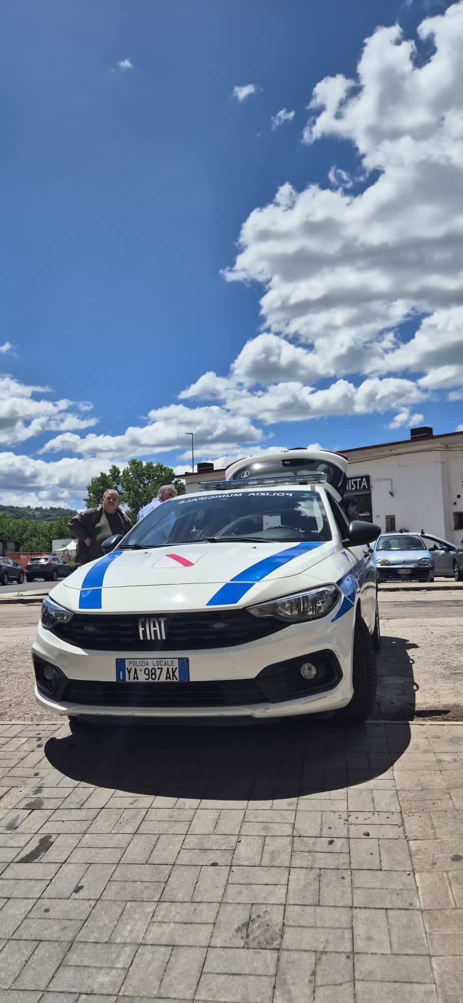 Controlli della Polizia Municipale: fermata auto senza assicurazione né revisione. Patente ritirata al conducente