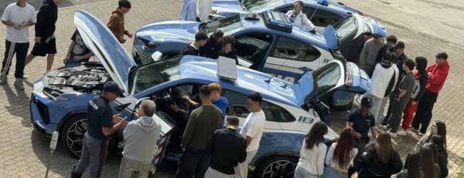 A scuola di Polizia con gli studenti del liceo Rummo