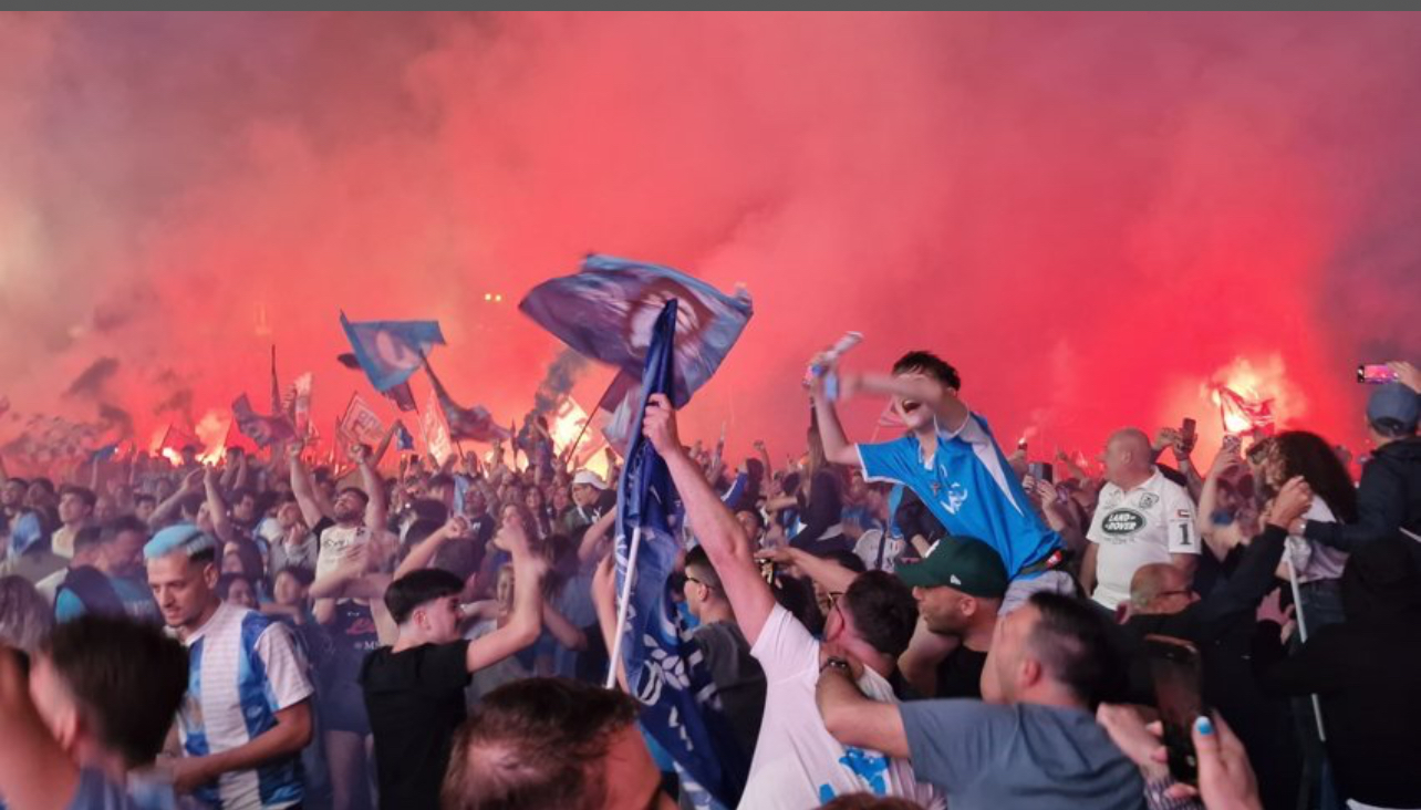 Napoli, esplode la festa: decine di migliaia in piazza per lo Scudetto