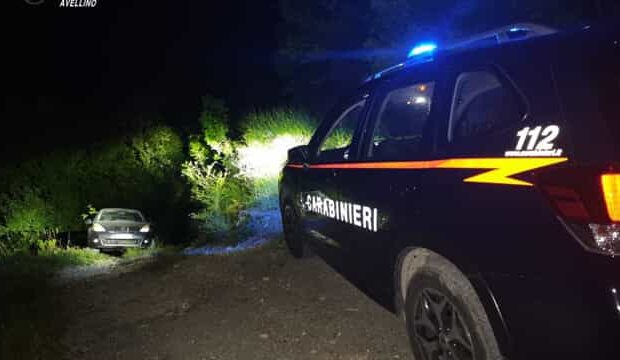 Bloccato con l’auto vicino a un burrone, salvo per miracolo a Greci