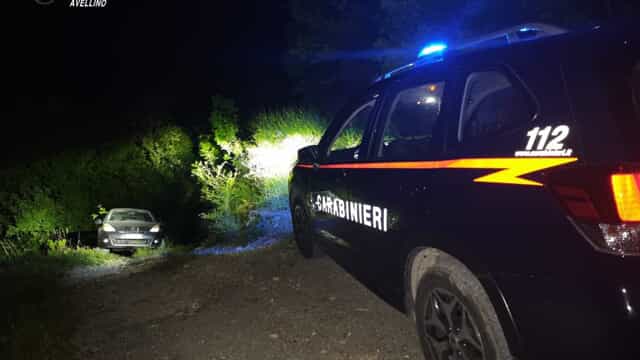 Bloccato con l’auto vicino a un burrone, salvo per miracolo a Greci