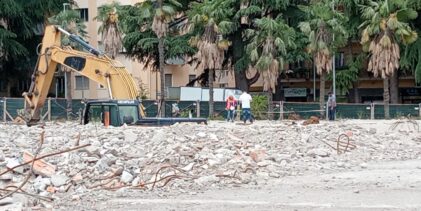 Torre, operai tornano a lavoro. Valditara in città