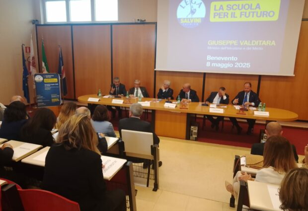 Torre, Valditara passa la palla al Comune. Clima di imbarazzo alla Fortunato
