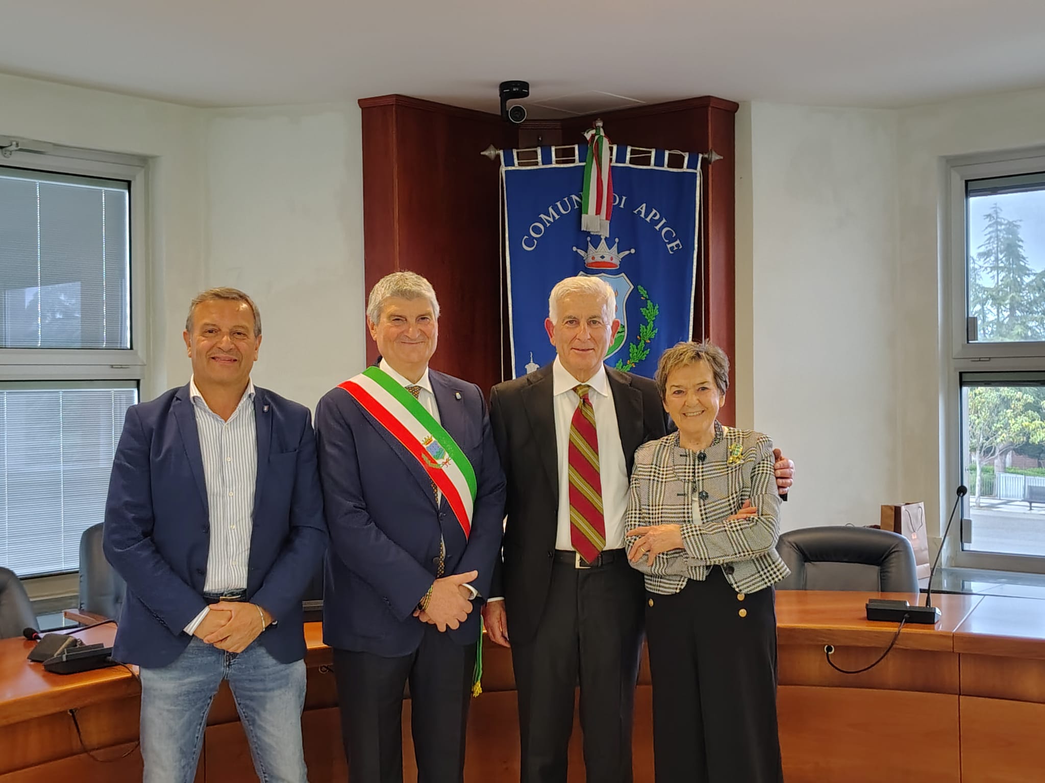 Apice saluta il Comandante Antonio De Bellis: cerimonia solenne per il pensionamento dopo 42 anni di servizio tra Polizia Stradale e Locale