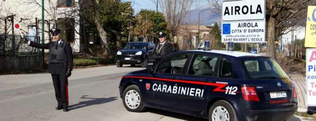 19enne accoltellato ad Airola: 5 uomini denunciati e sequestrati macheti sporchi di sangue
