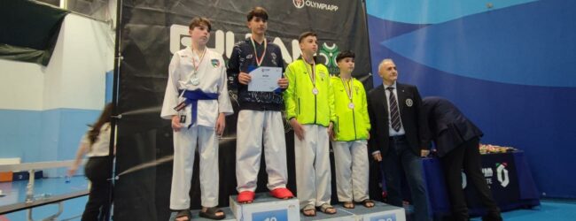 Telese Terme celebra il giovane atleta Simone Nobile e il Maestro Tito Brasile per i brillanti risultati ai Campionati Regionali di Karate FIJLKAM