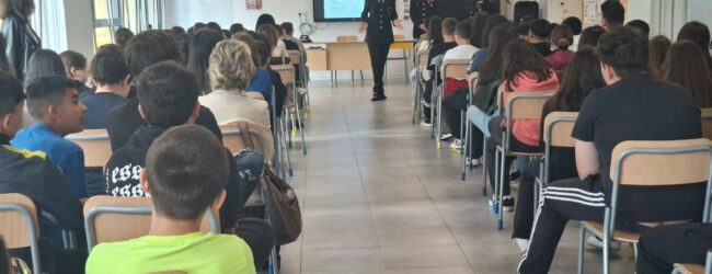 Scuola, il sindaco di Lioni: “Basta reggenze, servono leadership stabili e rispetto dei diritti degli studenti”