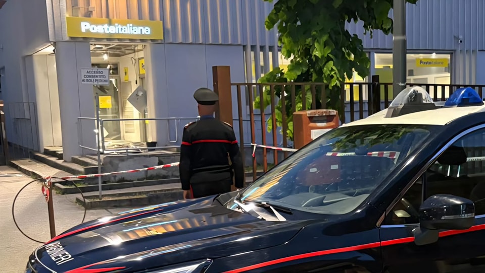 Postamat fatto esplodere in pieno centro: paura a Grottaminarda