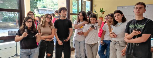 Flash Mob per Gaza: i ragazzi dell’Istituto De’ Liguori di Sant’Agata dei Goti si uniscono contro la barbarie