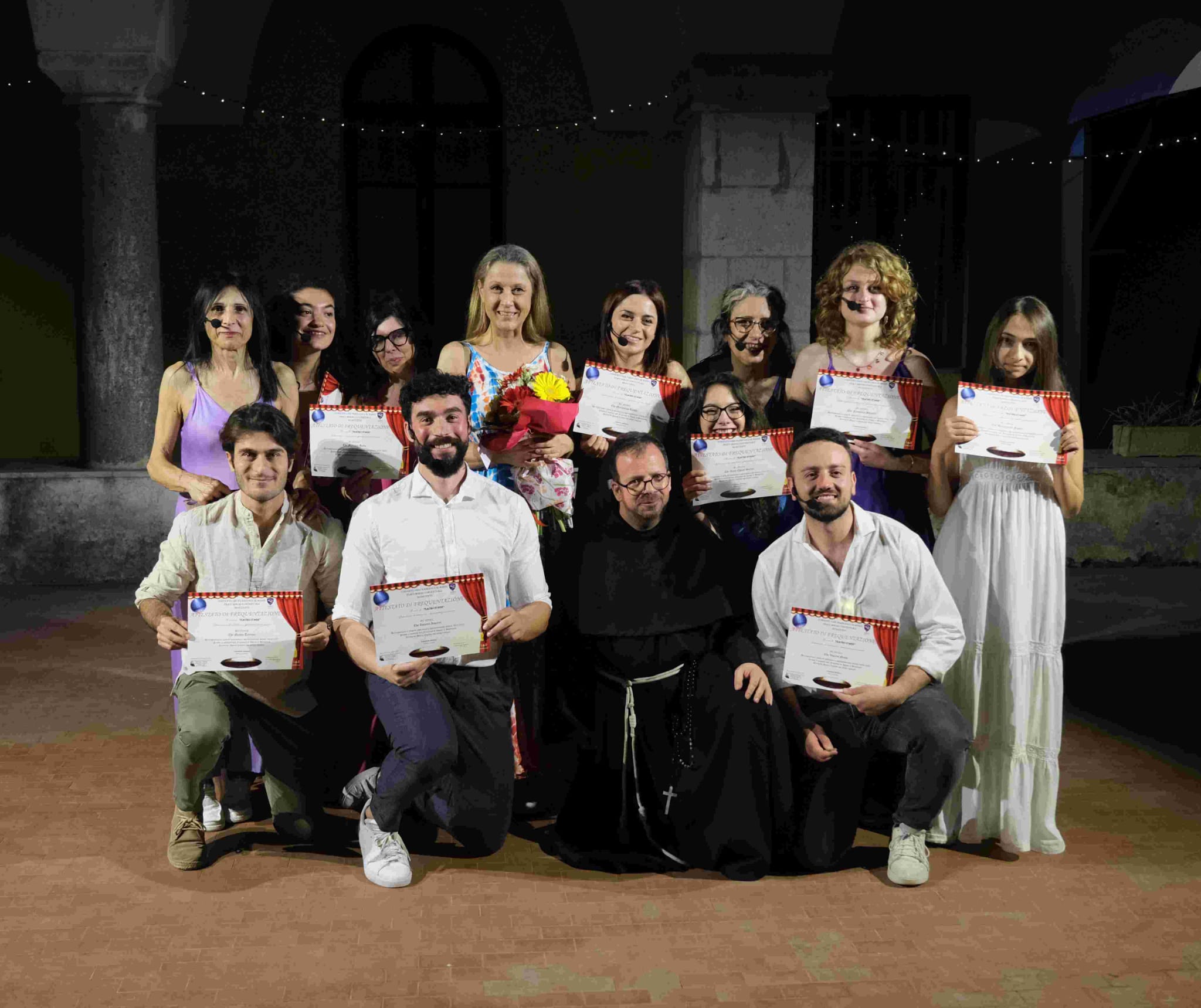 “Essere Umani”: il nuovo spettacolo teatrale di Test Teatro Stage trionfa al Convento San Francesco di Benevento