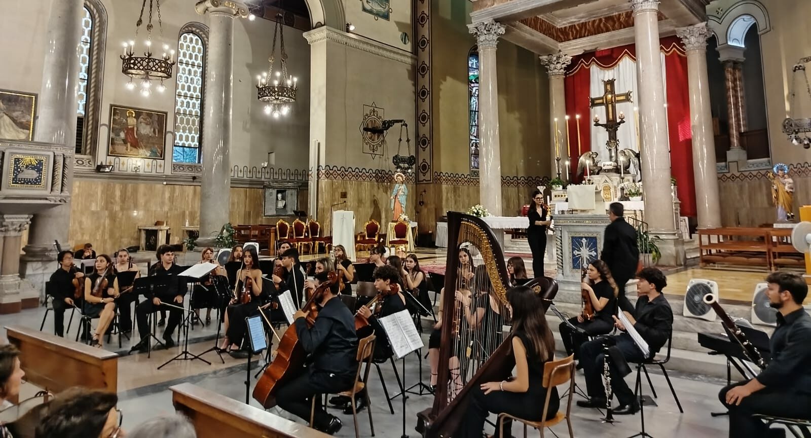 Gran finale per l’orchestra Giovanile Sirio, emozioni e talento nella Chiesa di San Francesco in piazza Dogana a Benevento
