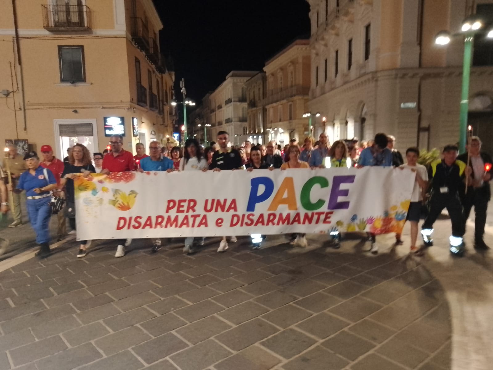 La marcia dei silenti, da Benevento al mondo: no alla guerra
