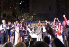 Il “Premio Ambasciatore del Sorriso 2025” celebra Enrico Caruso: Napoli onora il suo tenore