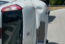 Auto si ribalta all’uscita del raccordo a San Giorgio del Sannio