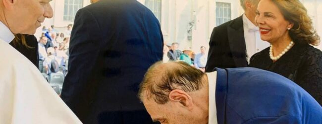 Mastella e la moglie in visita privata da Papa Leone XIV: “Un’emozione profonda, ha benedetto la nostra famiglia e la città di Benevento”