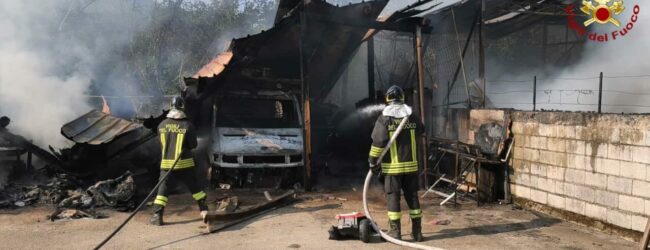 Forino: incendio in capannone, due feriti di cui uno grave