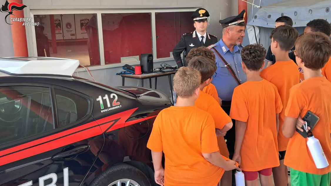 Ariano Irpino: i Carabinieri incontrano i ragazzi del campo estivo della Protezione Civile: focus su legalità, bullismo e rischi della rete