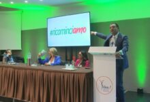 Avellino| Al Viva Hotel lo show di Festa che lancia la nuova sfida: non ce ne sarà per nessuno. L’ex sindaco attacca Laura Nargi e tre giornalisti: solidarietà dell’Odg