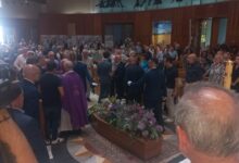 Folla commossa ai funerali di Pietrantonio, Mastella: “all’ex sindaco gli intitoleremo luogo di rilievo”