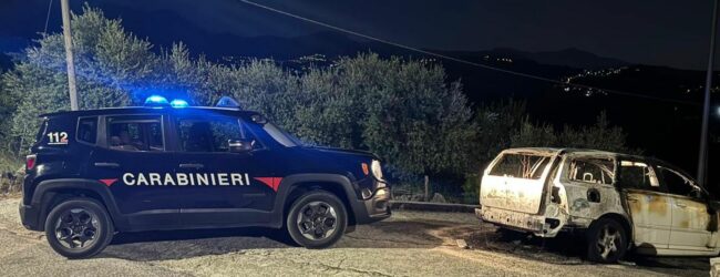 Montemiletto, incendio divampa su un’auto in sosta: i Carabinieri indagano