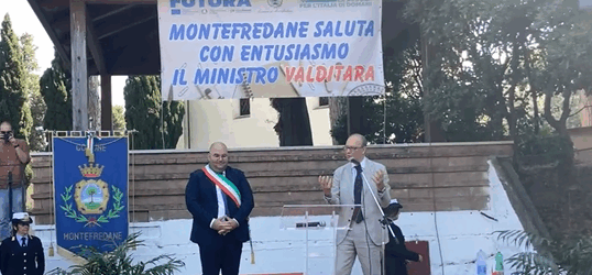 Montefredane: il ministro Valditara inaugura il nuovo campetto dell’I.C. “Cosimo Caruso”