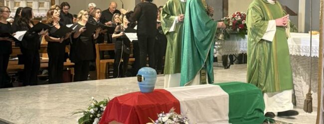 Avellino| La città accoglie le spoglie di Fiorentino sullo e sua moglie, sentita cerimonia nella chiesa santuario del S.S. Rosario