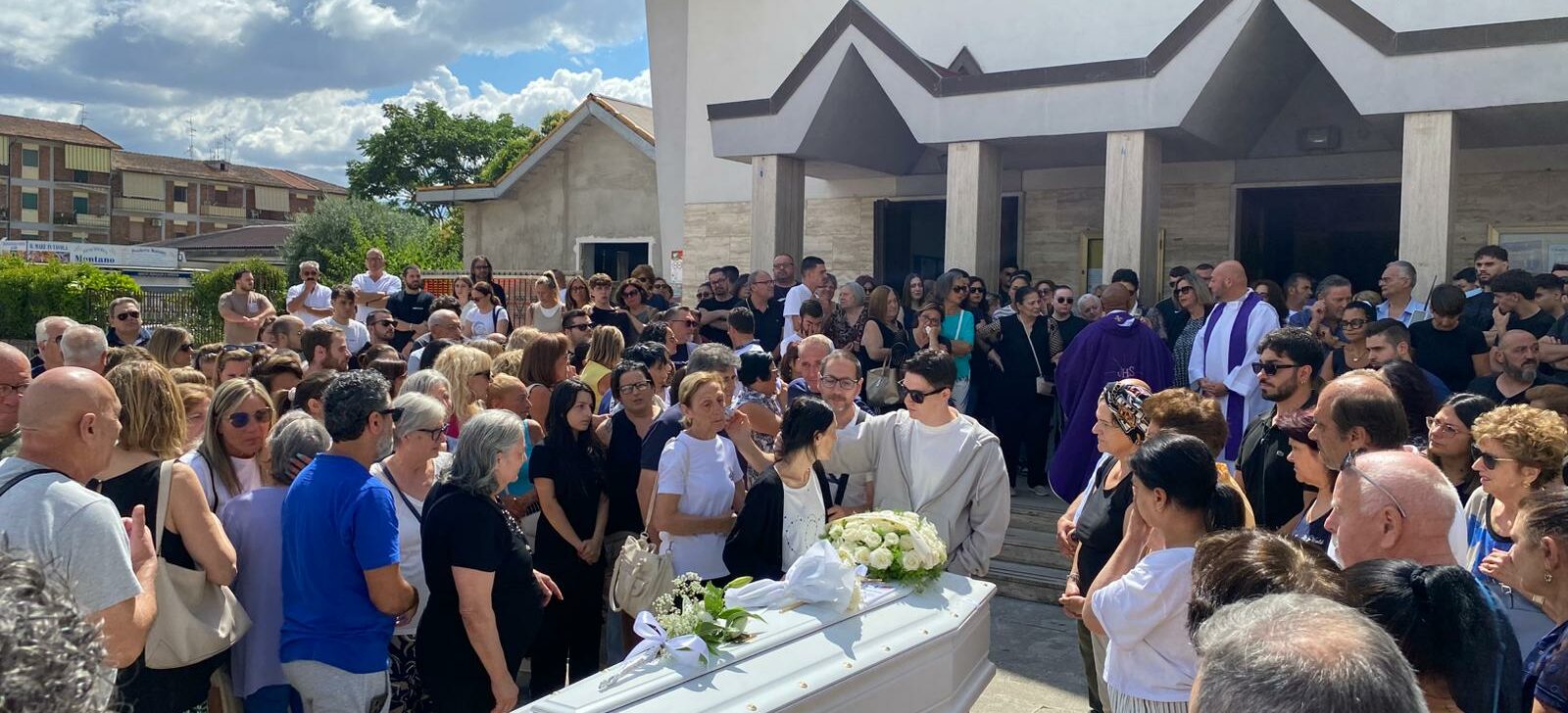 Benevento in lutto per Angelica: folla commossa ai funerali della 18enne