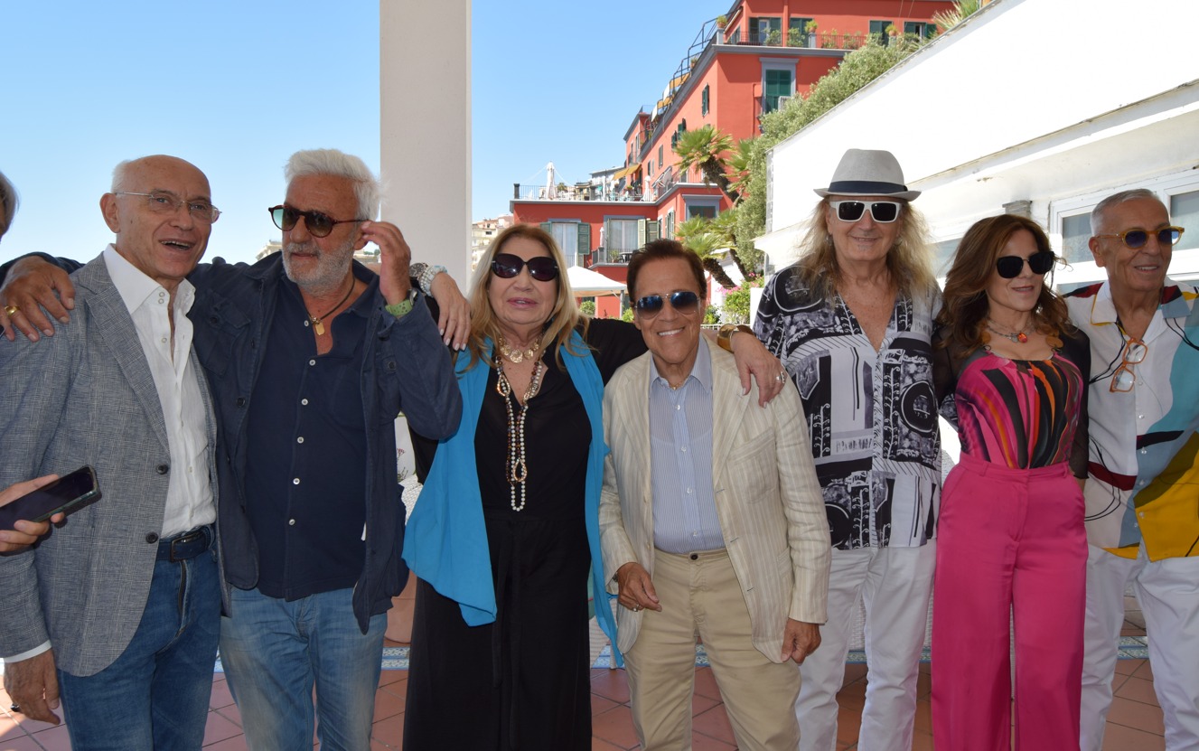 “Chianu Chianu”, presentato l’inno del 4° scudetto del Napoli cantato dai grandi artisti napoletani