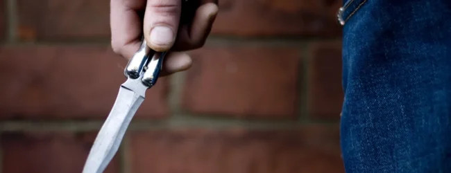 Benevento: minorenne accoltellato durante un’aggressione, identificati e denunciati padre e figlio grazie al tempestivo intervento dei Carabinieri