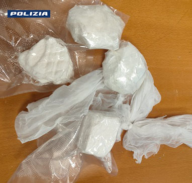 Doppio arresto a Benevento per spaccio di cocaina: sequestrati 328 grammi di droga