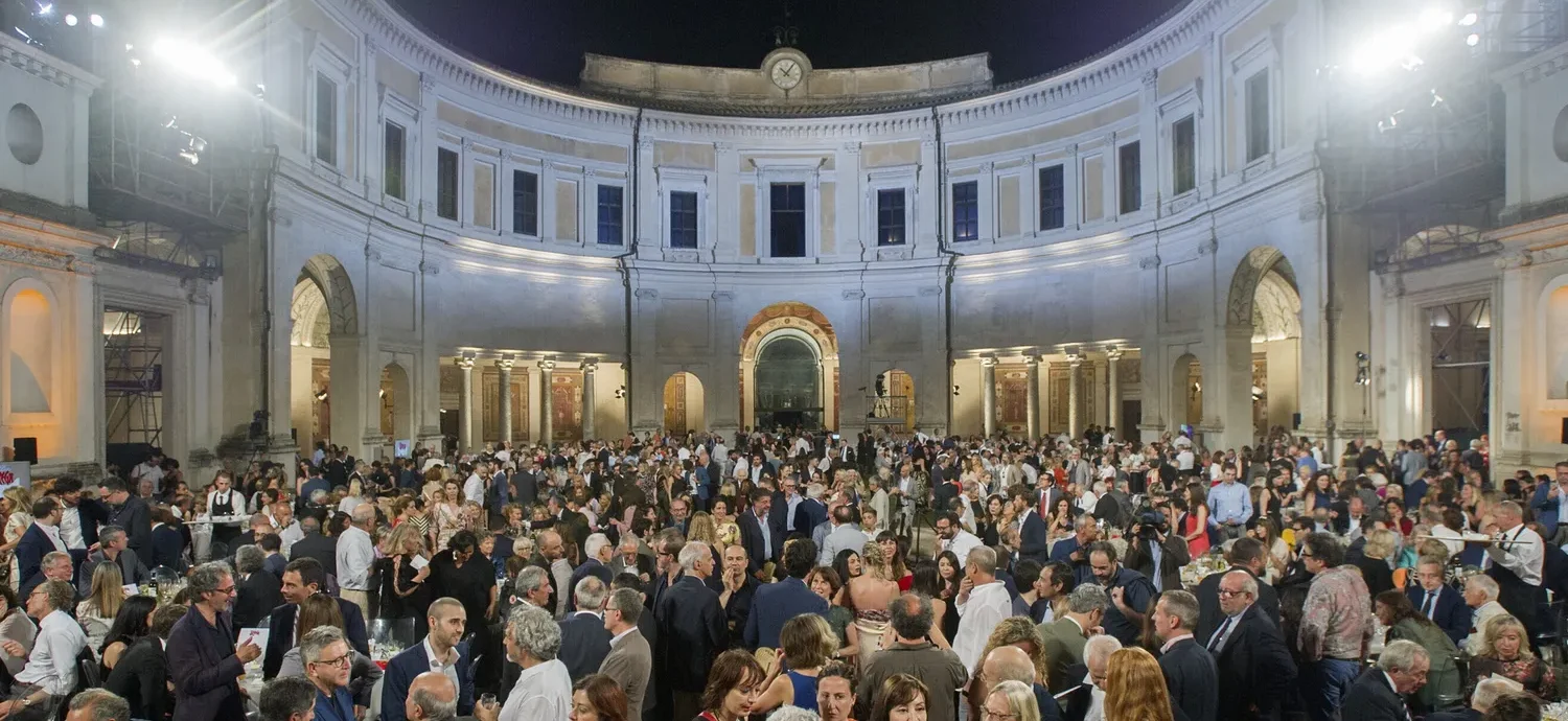 Spostamento finalissima dello Strega da Villa Giulia, Mastella: “Venga al Teatro Romano, è la soluzione naturale”