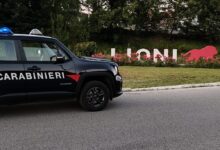 Lioni (AV): Infrange il finestrino di un’auto e ruba un borsello. I Carabinieri recuperano la refurtiva e denunciano una persona