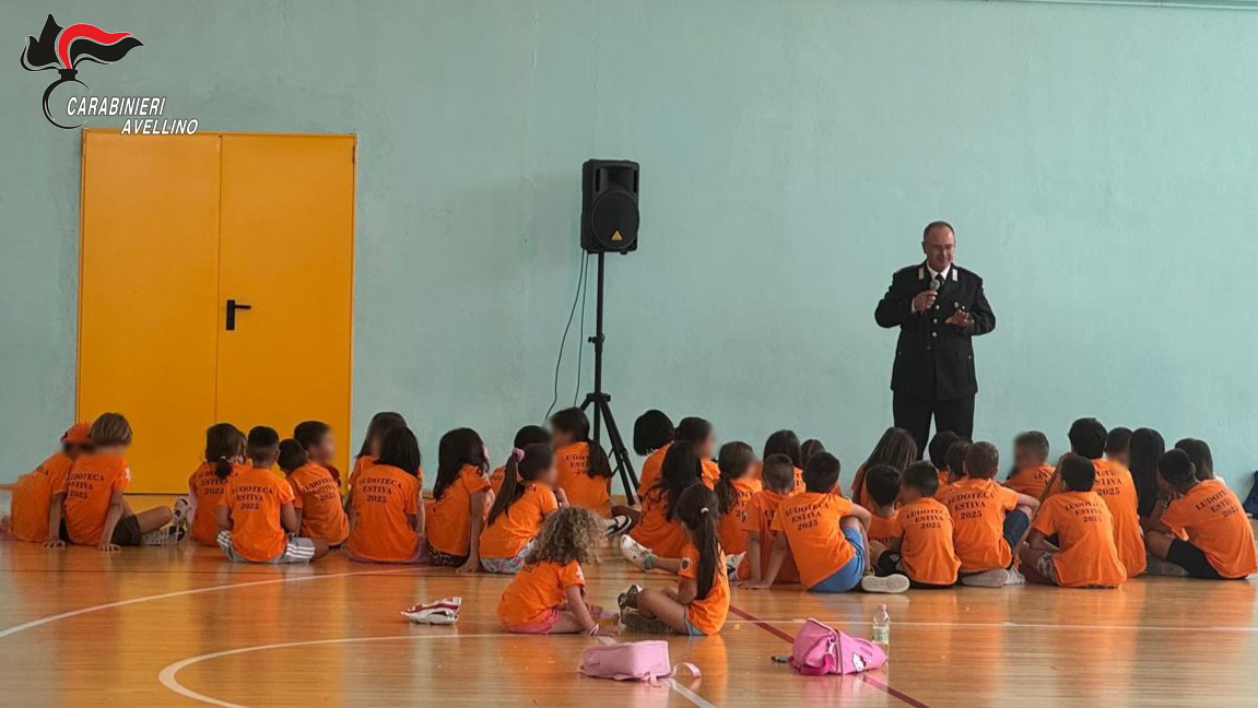 Castel Baronia: i Carabinieri incontrano i giovani della Ludoteca Comunale: focus su legalità e senso civico