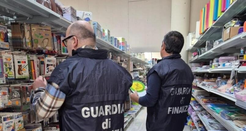 Benevento: controlli della Guardia di Finanza, sequestrati oltre 79mila prodotti e scoperti 3 lavoratori in nero