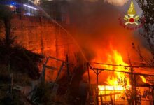 Atripalda, incendio distrugge una baracca: Vigili del Fuoco evitano il peggio