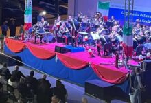 Ariano Irpino: emozioni intense per la scopertura della targa dedicata al V.B. Salvo D’Acquisto e il concerto della Fanfara dei Carabinieri 