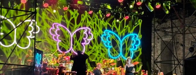 Benevento Città Spettacolo: Fiorella Mannoia incanta il pubblico con musica e messaggi di pace