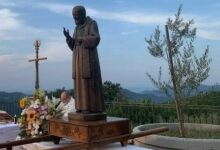 A Pietrastornina, nella frazione Due Strade, festa delle Due Strade, in onore di San Pio da Pietrelcina