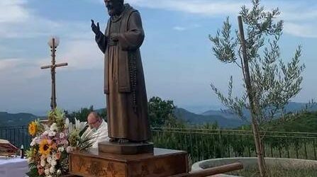 A Pietrastornina, nella frazione Due Strade, festa delle Due Strade, in onore di San Pio da Pietrelcina